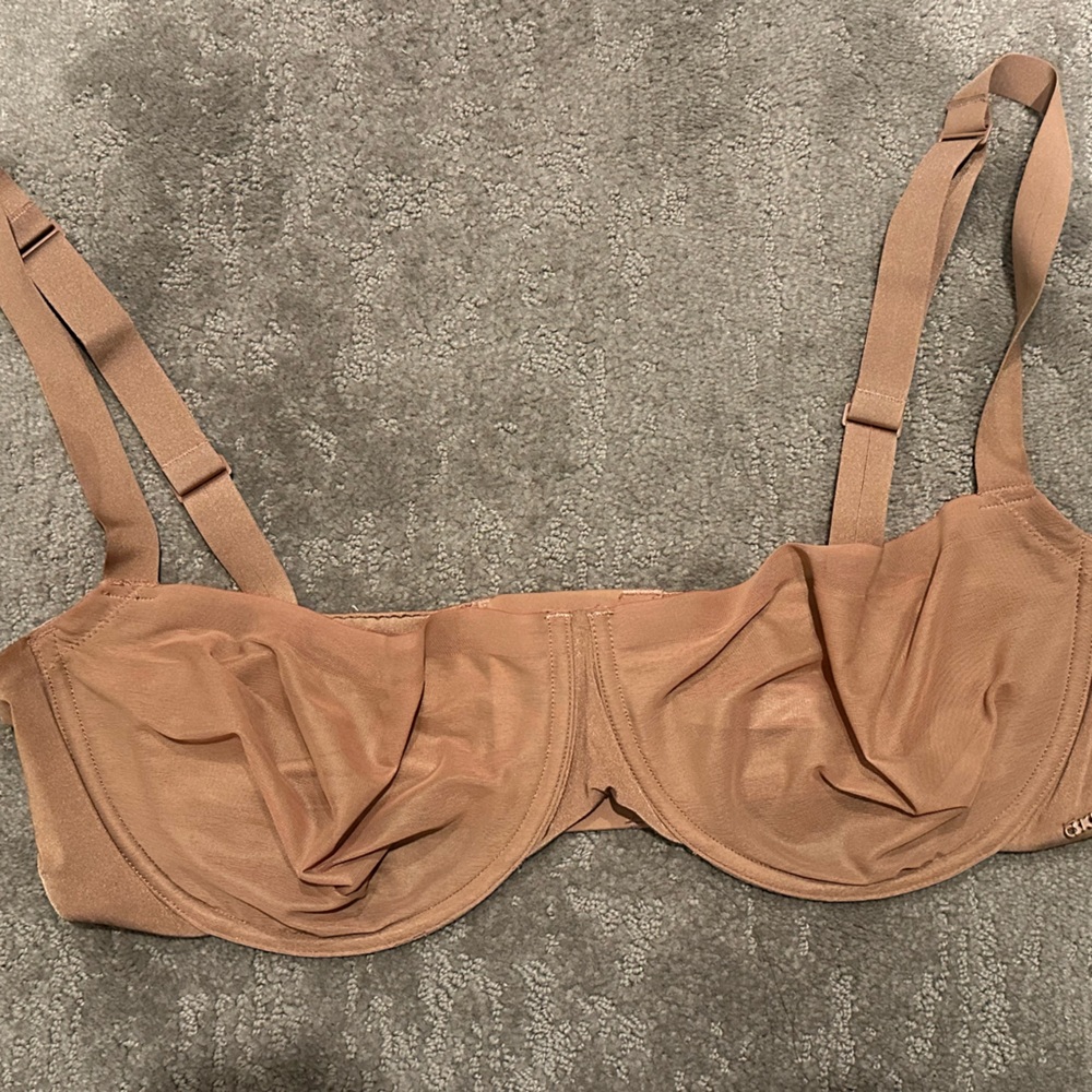 SKIMS No show molded Balconette Underwire Bra - Sienna (caramel/Tan) - 40D